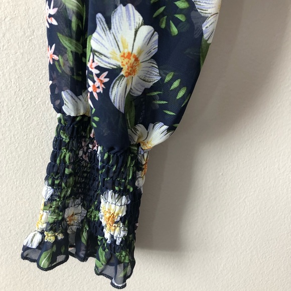 Floral Boutique Top in Size Small - Picture 4 of 5